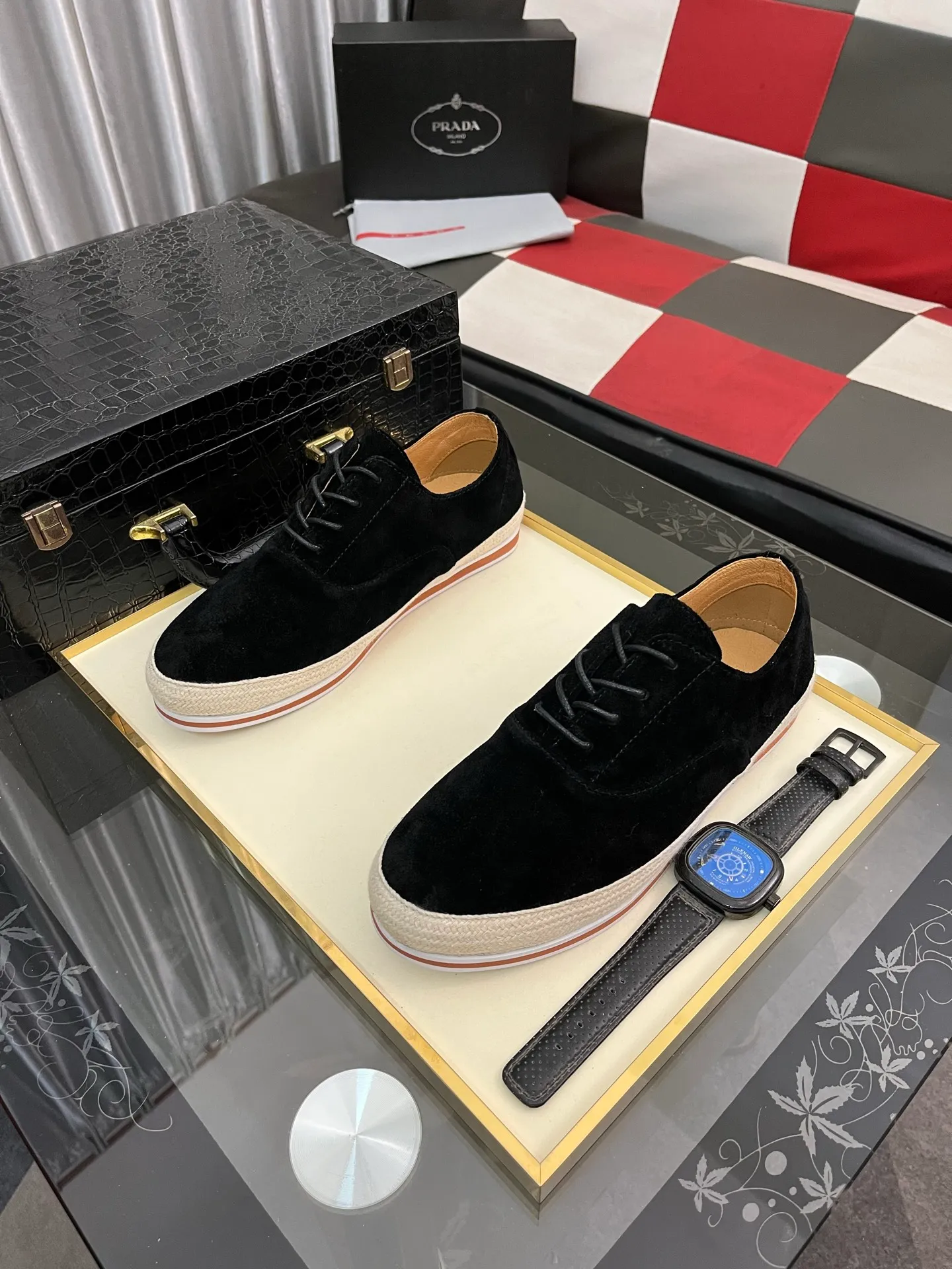 Men's shoes 💰440⌚️⌚️【PRADA】Prada ~ unique and casual style. New models from Prada official website are coming [Celebrate][Celebrate]🏃High-end brand casual shoes ➕Full set of packaging😍😍 Men's 2023 counters are on sale simultaneously, Italian imported brands select first-layer Italian cowhide. 🐑Sheepskin lining (refuses to discolor and rub feet) Sole: Original sole specially provided by the original factory 🎬Better in kind Size number: 38-442️⃣Colors available